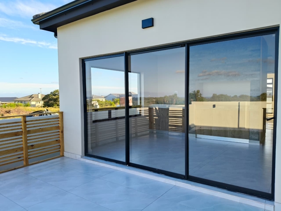 4 Bedroom Property for Sale in Fountains Estate Eastern Cape